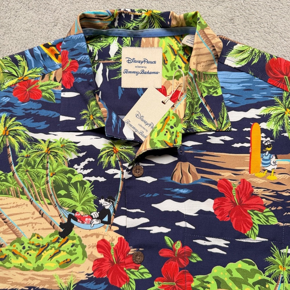 Tommy Bahama Disney Parks Shirt Mens Small Mickey & Friends Button Hawaiian Camp